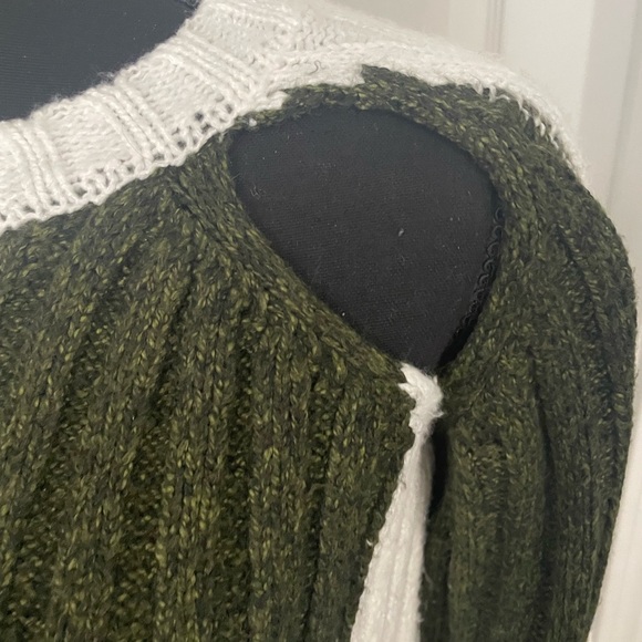 4th and reckless color block peekaboo shoulder top in small - Picture 2 of 9